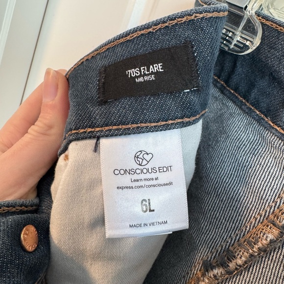 Express size 6L flare dark wash jeans - Picture 2 of 3